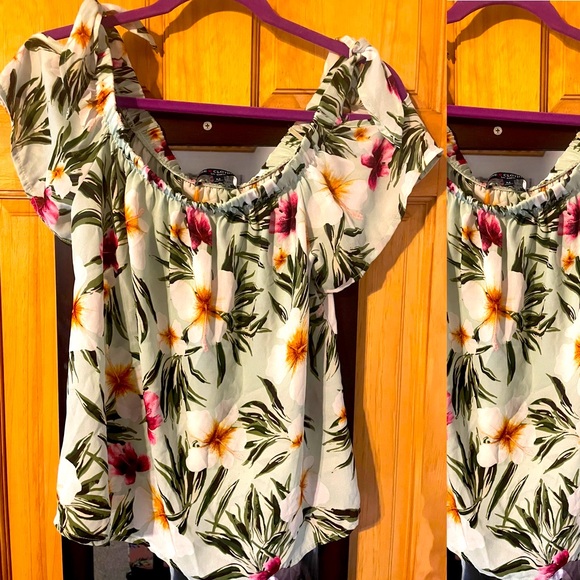 Tropical Light Green Top - Picture 3 of 3